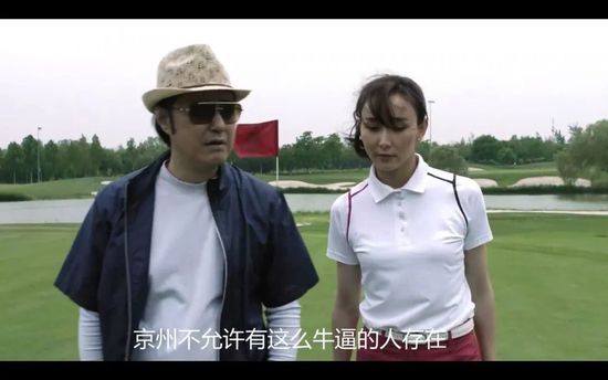 产生在墨西哥、关于爱和认同的四个故事：11岁的小男孩想要表达对表哥的好感，哪怕这意味着受伤；名誉卓著的祖父在浴室中对男妓追逐倾慕，巴不得补回掉往的光阴；一对童年老友久别重逢，不由自主的爱上后却惧怕暴光；一份平稳的豪情关系起头面临七年之痒，哪怕他们仍然深爱对方...... 当它们交叉在一路，就是“四个月亮”。